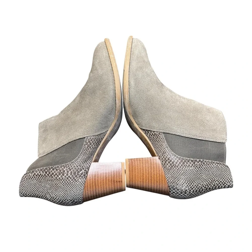 Vionic Anne Booties Womens Size 9.5 Gray Suede Snake Print Ankle Zip Comfort